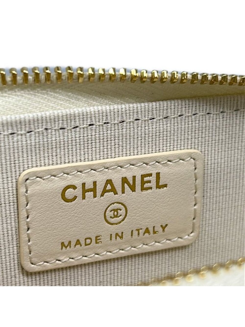 ★SOLD★ Chanel Coin Case Quilted Ivory Fragment L-shaped Zipper CC Logo Gold - Picture 4 of 10
